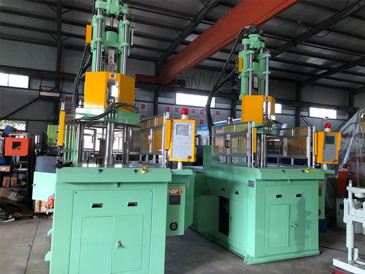 Máquina de moldeo por inyección de plástico vertical rotativa de alta eficiencia