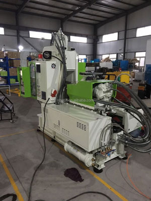 Máquina de moldeado por inyección vertical