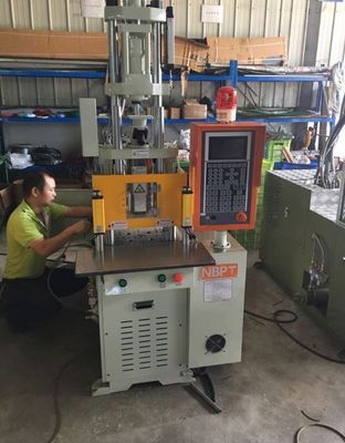 La máquina de moldeo por inyección de baquelita de plástico vertical termoestable DAP/BMC