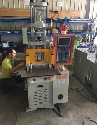 Máquina de moldeo por inyección de plástico micro vertical de 15 t
